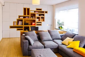 Moderní obývací pokoj. Bytový architekt. Knihovna. Dřevo dub a bíla.