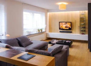 Moderní obývací pokoj. Bytový architekt. Knihovna. Dřevo dub a bíla.