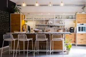 Kuchyně rámová kovová. Kuchyně styl bistro.